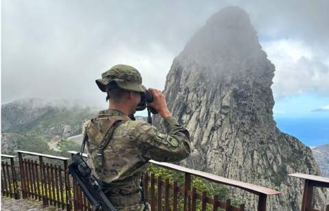 Personal del Grupo Táctico Canarias despliega en las islas de Lanzarote y La Gomera