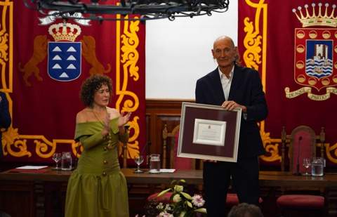 Francisco José Fernández Reyes recibe el Premio Méritos Humanos San Sebastián de La Gomera 2026