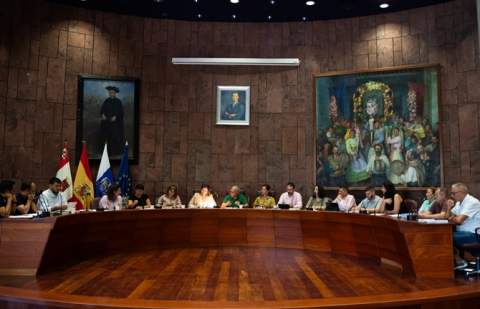 El Pleno del Cabildo aprueba una moción de apoyo a la adaptación normativa de agentes de medio ambiente