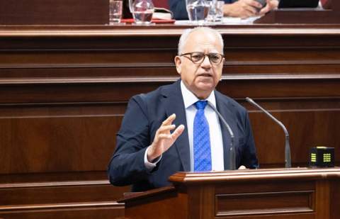 Curbelo apela al acuerdo para defender ante el Estado un paquete “de máximos” que sostenga la recuperación social y económica de Canarias