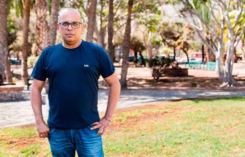 Iniciativa por La Gomera denuncia la incoherencia de ASG: habla de “menos turistas” mientras impulsa convertir la isla en un parque temático