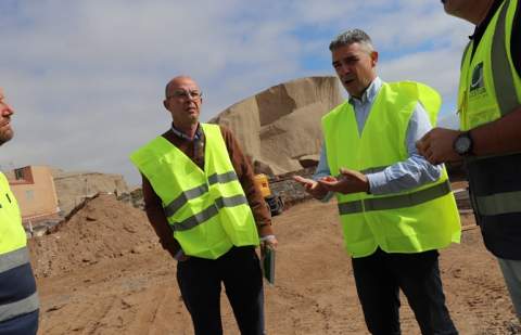 Avanzan las obras de renovación integral del muelle pesquero de Tajao, en Arico