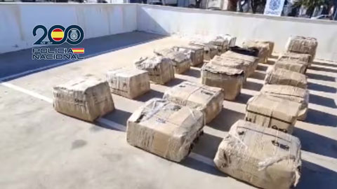 Detenido en el puerto de Lanzarote con casi una tonelada de hachís en un furgón