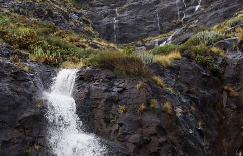 La alerta por lluvias se mantiene en Canarias y el viento pasa a prealerta por la borrasca