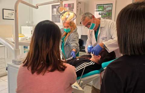 El antiguo Centro de Salud de San Sebastián de La Gomera recibe la visita del alumnado del proyecto NEAE +21