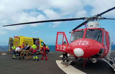 Helicóptero del GES rescata a una senderista lesionada tras sufrir una caída en La Gomera