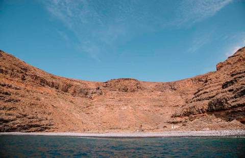 El Cabildo recupera el entorno litoral de la playa de Ereses con la retirada de más de una tonelada de residuos