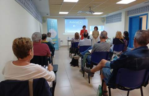 La Consejería de Presidencia mejora la gestión digital de las asociaciones gomeras con el programa ‘Asóciat-e’