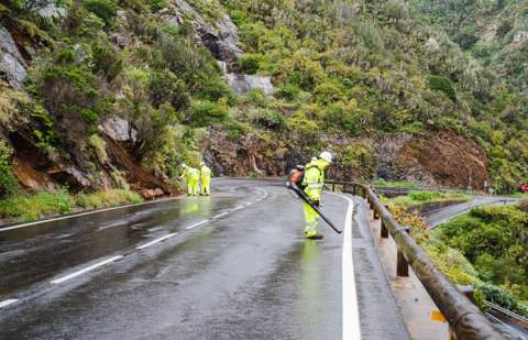 El Cabildo intensifica el operativo de conservación y mantenimiento de carreteras de cara a la Semana Santa