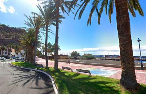 El Cabildo y el Ayuntamiento de San Sebastián firman un convenio para renovar el mobiliario urbano de la Avenida de Los Descubridores