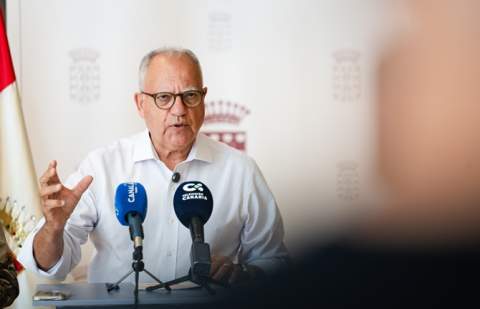 El Cabildo abona 550 becas al estudio y al alquiler en el primer listado de la convocatoria