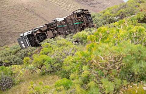El conductor de la guagua accidentada en La Gomera es el herido más grave