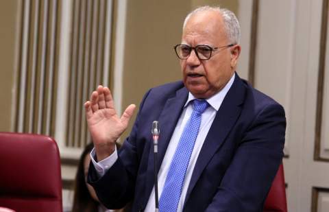 Curbelo plantea un convenio para ejecutar las mejoras del embarcadero de Puntallana