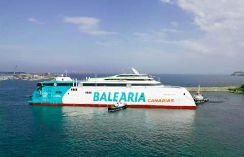 Baleària traslada un ferry rápido para las rutas en Gran Canaria, Tenerife y Fuerteventura