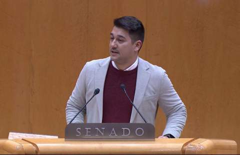 Fabián Chinea (ASG) pide la paralización de cualquier subida de tasas aeroportuarias que encarezca los vuelos con Canarias