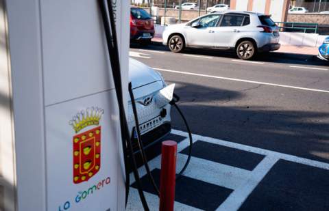 El Cabildo mantiene abierto el plazo para solicitar las ayudas a la adquisición de vehículos eléctricos