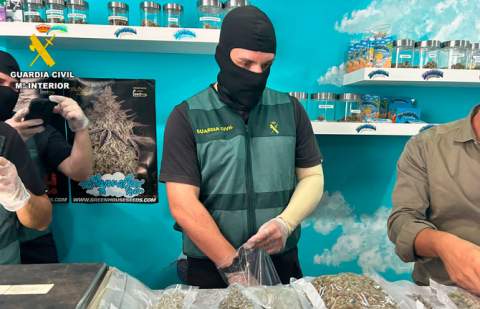 La Guardia Civil desmantela un club de cannabis que se dedicaba al menudeo de droga en Los Abrigos