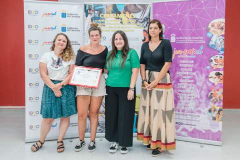 Momento de la entrega del premio