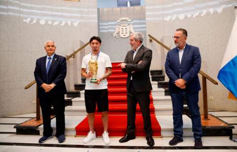El Gobierno de Canarias rinde tributo a Yéremy Pino tras la histórica conquista del Mundial de Fútbol