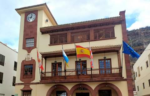 El Ayuntamiento de San Sebastián impulsa la presencia permanente de la Policía Canaria en La Gomera