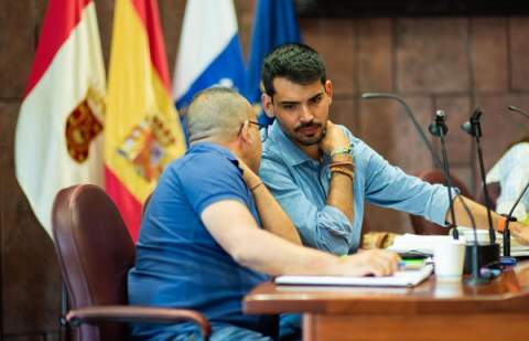 Iniciativa por La Gomera (IxLG) se interesa por el personal que realiza labores de desbroce durante las olas de calor