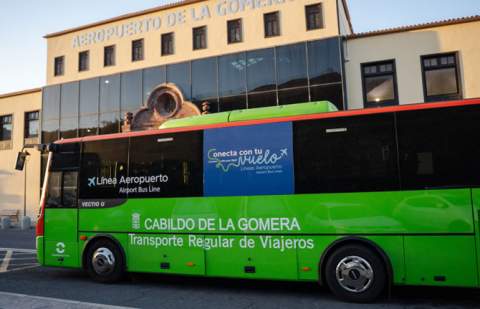 GuaguaGomera lanza una campaña para fomentar el transporte público en sus rutas con el aeropuerto