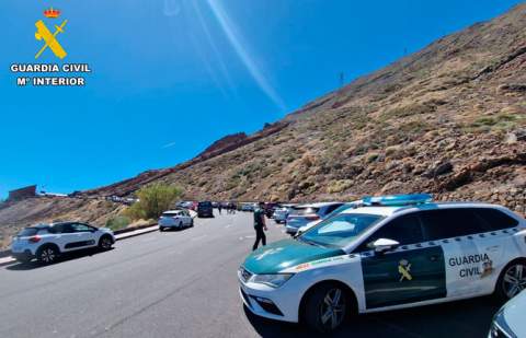 Orden de alejamiento del Teide por robar en varios vehículos estacionados
