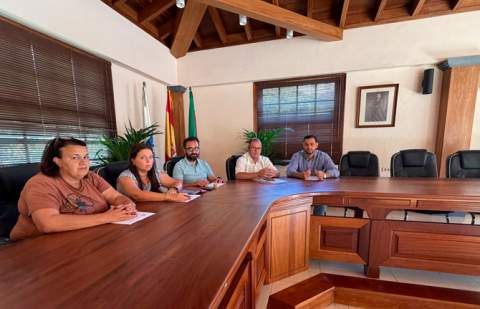 Vallehermoso refuerza su apoyo a las familias con mejoras en las ayudas al estudio y la atención social