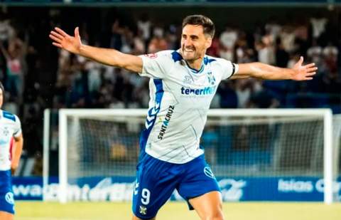 3-0. El Tenerife refrenda su sólido liderato tras derrotar a un débil Ourense
