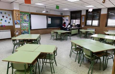 Los alumnos españoles de 15 años empeoran en ciencias, lectura y matemáticas, según PISA