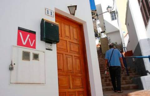 Turismo dice que el informe de la CNMC no cuestiona la ley canaria del alquiler vacacional