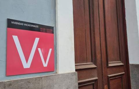 La oferta de viviendas vacacionales en Canarias baja un 19 % tras la ley, según Excelcan