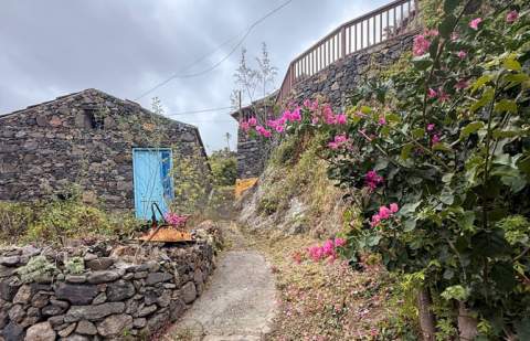 Vallehermoso retoma las actuaciones de mejora en los barrios tras el periodo estival
