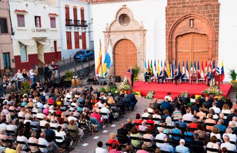 La Gomera celebra el Acto Institucional de las Jornadas Colombinas con una mirada a la memoria y la democracia