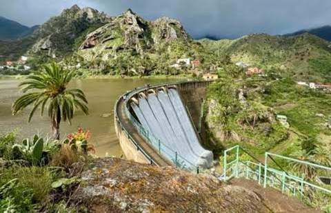 La mejora de la presa de La Encantadora permitirá reforzar la seguridad y optimizar el agua para el regadío en Vallehermoso