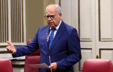 Curbelo apremia a Sanidad a agilizar las inversiones pendientes en La Gomera y así garantizar su ejecución en 2027
