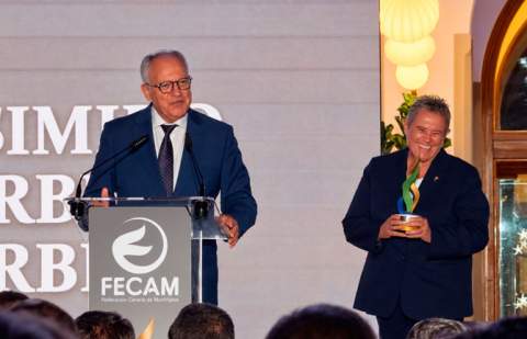 Curbelo es galardonado por su trayectoria pública en la primera edición de los premios FECAM