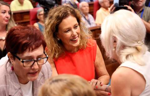El Parlamento de Canarias acoge una exposición de pintura realizada por pacientes del Hospital Psiquiátrico de Santa Cruz de Tenerife