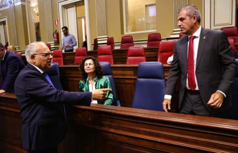 Curbelo invita al Gobierno a convertir la artesanía en una política estratégica y estable en Canarias