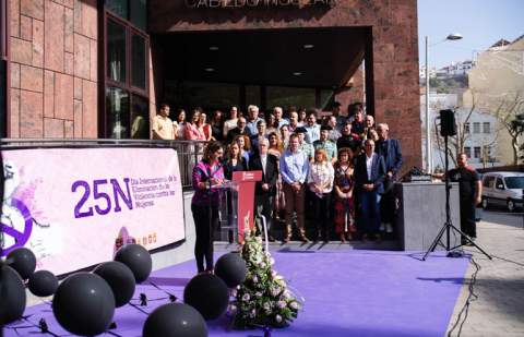 La Gomera rinde homenaje a las víctimas de violencia de género en los actos centrales del 25N