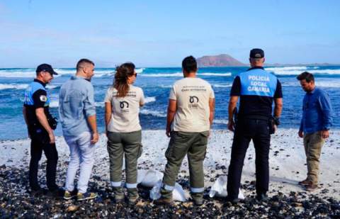 La Policía Local de La Oliva recupera rodolitos utilizados como decoración en chalets