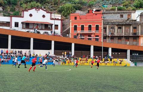 Hermigua vuelve a convertirse en la capital del fútbol alevín canario este sábado