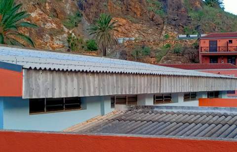 Plan para erradicar el amianto de unos 30 centros educativos de Canarias antes de 2027