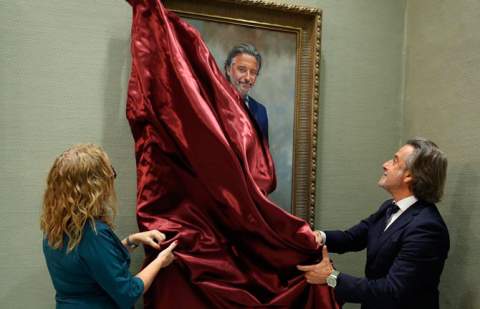 El Parlamento de Canarias presenta el retrato institucional del expresidente Gustavo Matos