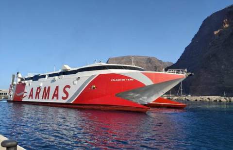 Un ferry de Naviera Armas sufre una avería durante la travesía de La Gomera a Tenerife
