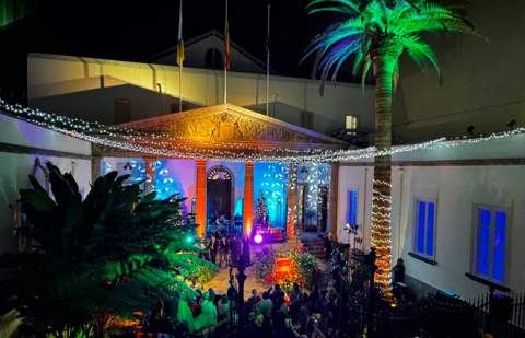 El Parlamento de Canarias inaugura la Navidad con su encendido oficial