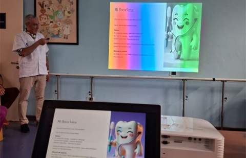 La Gerencia de Servicios Sanitarios de La Gomera refuerza la salud oral de personas usuarias de centros de mayores